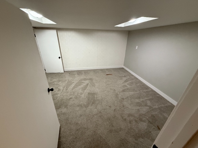 Building Photo - 106 E Main St Rental