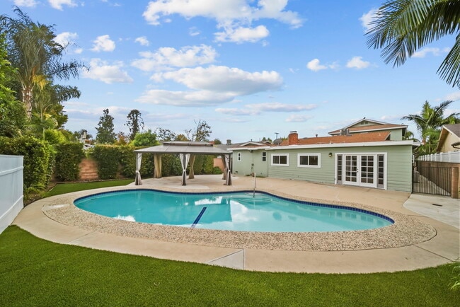 12319 Erwin St