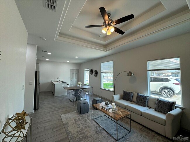 Photo - 7802 N 58th St Unidad 1