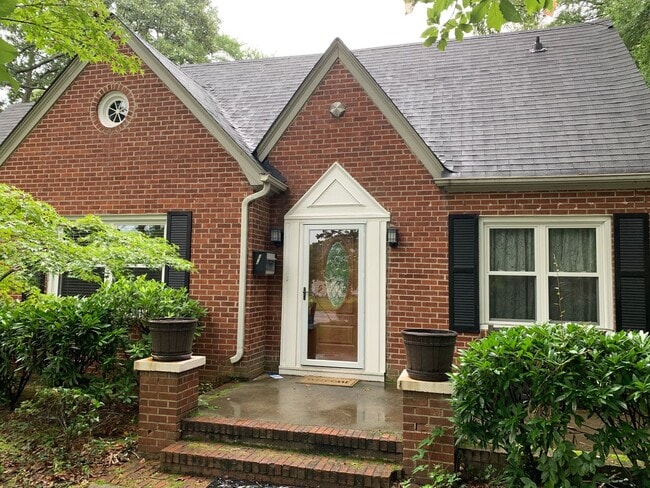 Building Photo - Lovely home in the Haymount Area - Available 4/15/2026