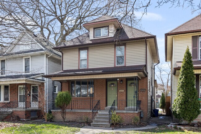 Building Photo - 835 Moy Ave Unit Main