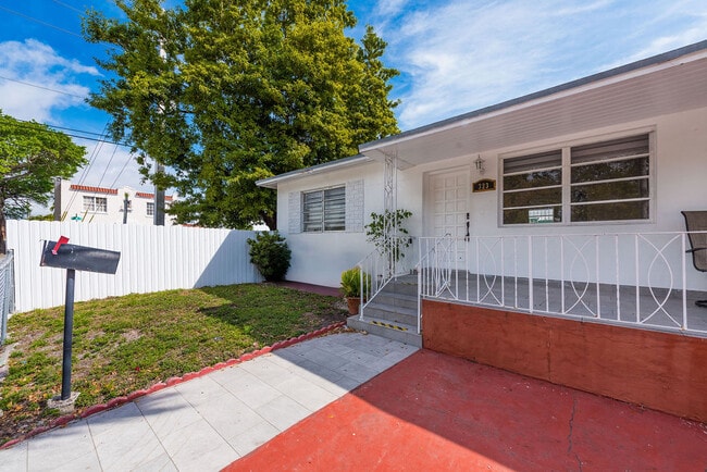 Photo - 323 NW 21st Ave