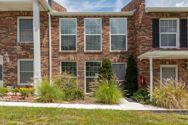 Building Photo - 5850 Cypress Gardens Blvd Unit #607