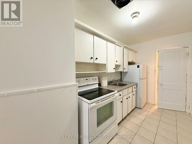 Photo - 1093 Howard Ave Unit 4