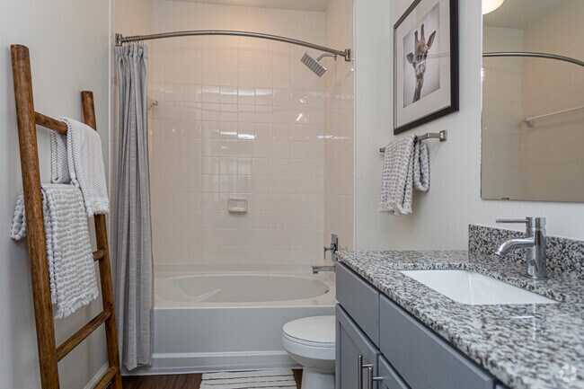 2 BR, 2 BA - 1,076 SF