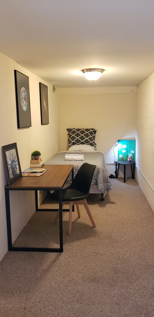 The room - 4654 Charleston Ter NW