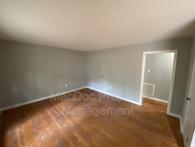 Photo - 727 Chalklevel Rd