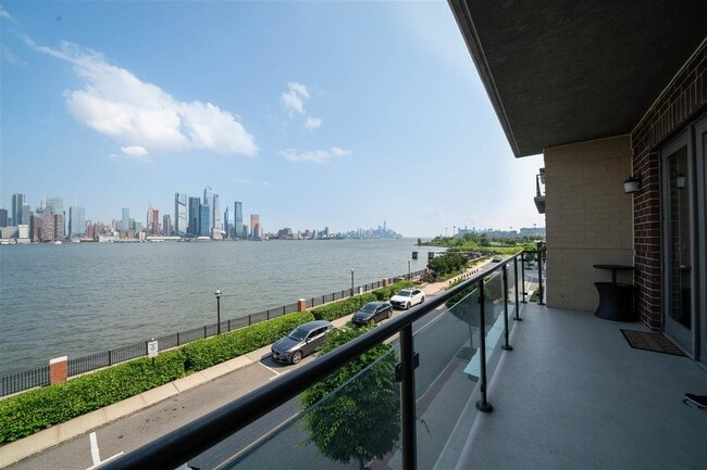 Photo - 250 Henley Pl Unidad 301