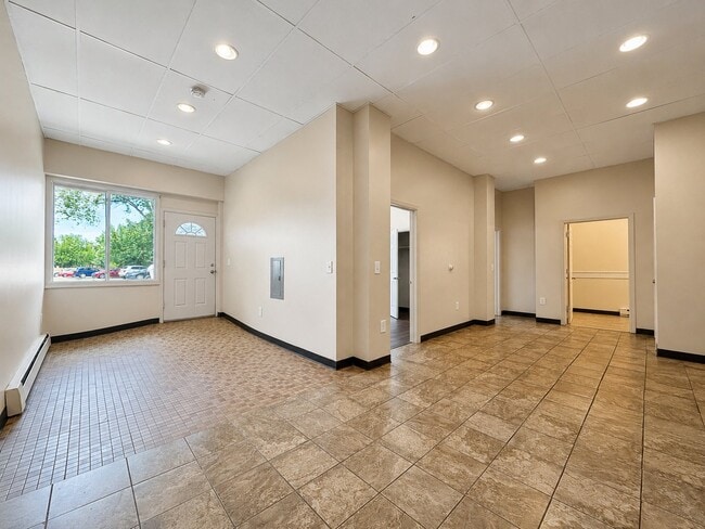 Building Photo - 71 Catlin St