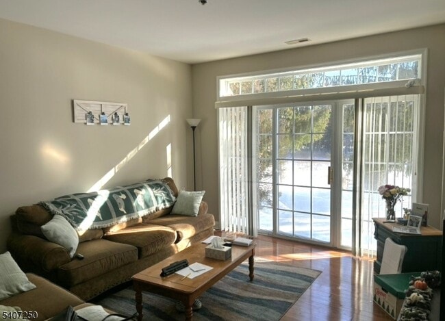 Photo - 95 Limerick Ln