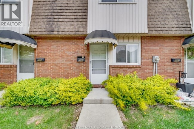 Photo - 5486 Lassaline Ave