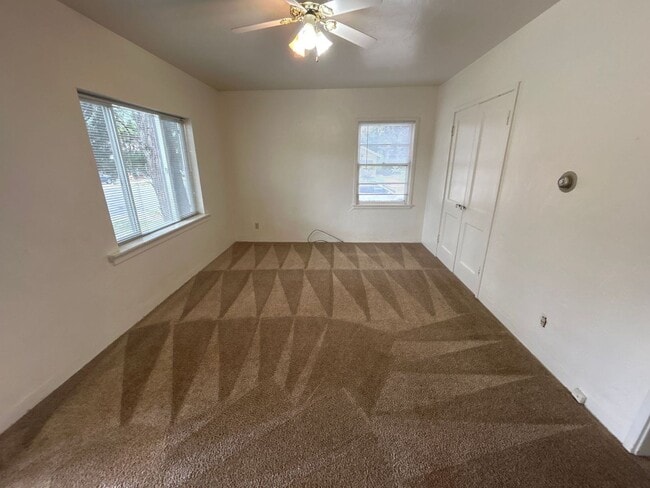 Photo - 723 E College Dr