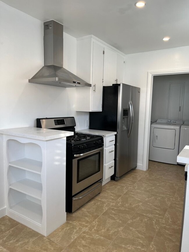 Photo - 8606-8610 1/2 Beverlywood St. Unit 8606