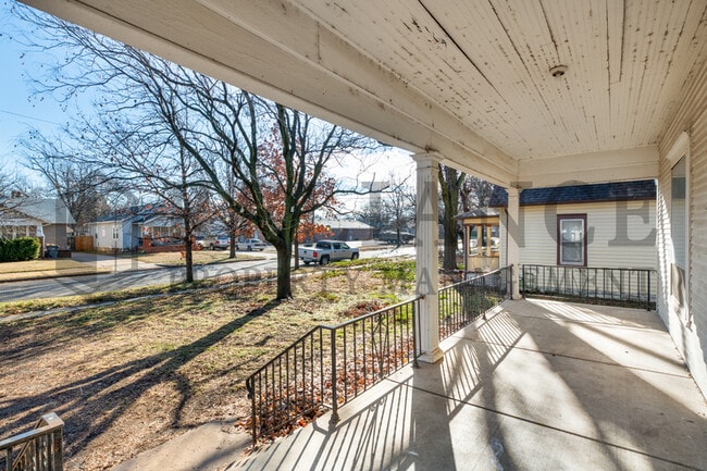 Photo - 221 S Glenn St