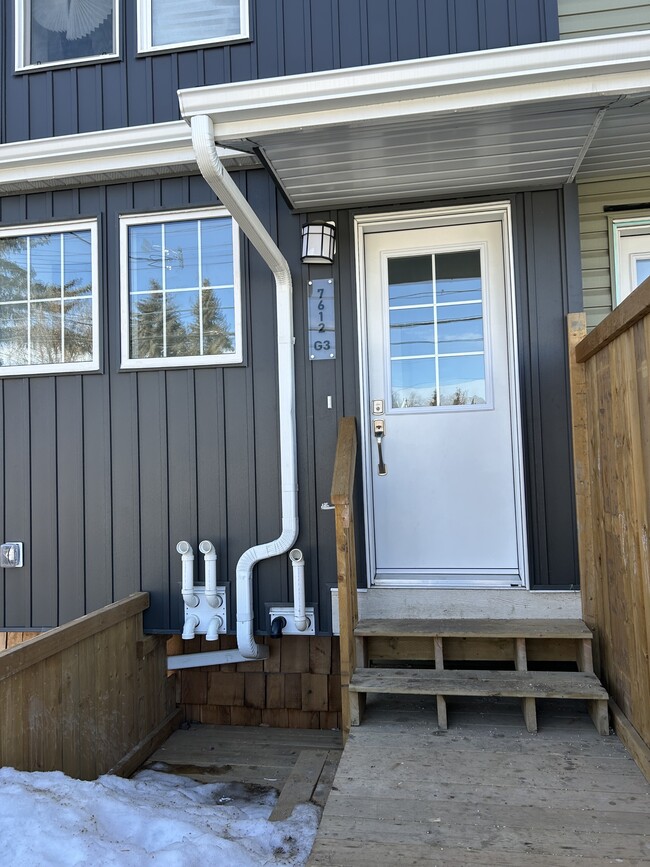 Building Photo - 7612-7136 136 Ave NW Unit Bsmt G3