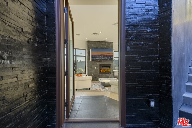 Photo - 2271 Gloaming Way