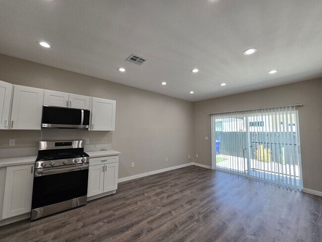 5305 Hewlett Dr