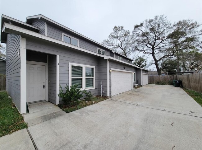 Photo - 6805 Larkstone St