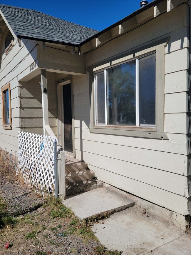 Photo - 3 bedroom, 1 bath in town