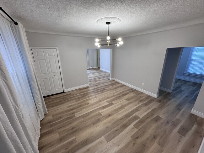 Photo - 454 Vera Pl Unité 1