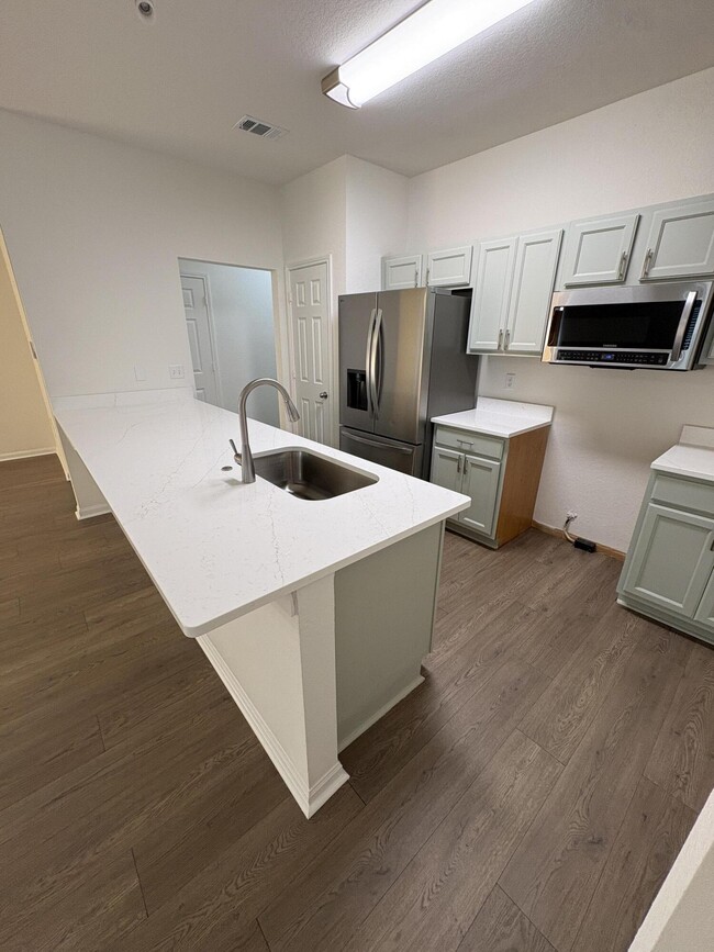 Photo - 1014 Airport Rd