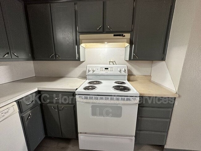 Photo - 1706 Surrey Pl