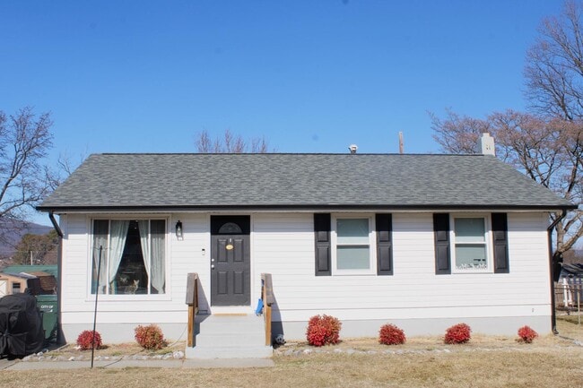 Photo - 1425 Deacon St