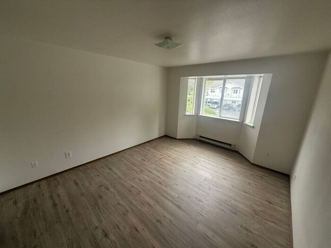 Photo - Well-Maintained 2 bed, 2 bath unit in 4-Pl...