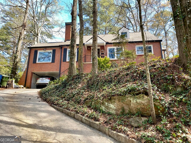 Building Photo - 487 Lakeshore Dr NE Unit 2