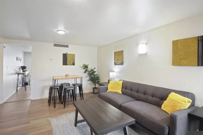 Photo - 120 S 38th Ave