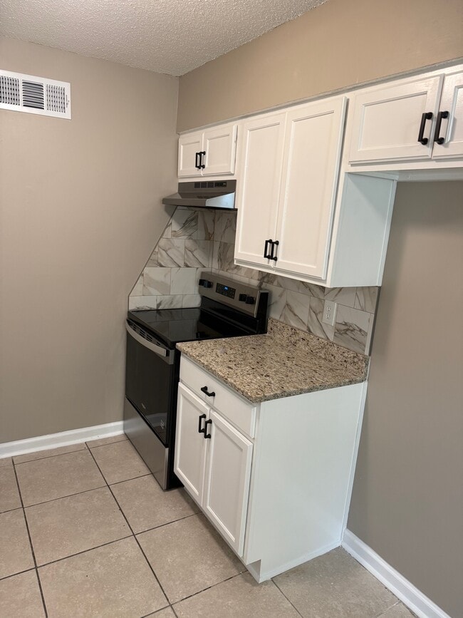 Photo - 2881 Normandy Dr