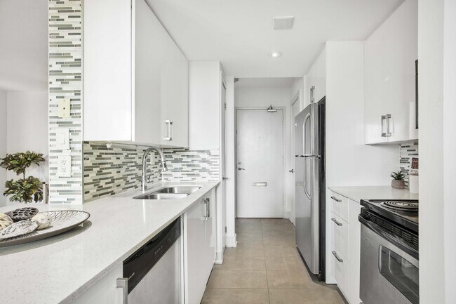 Photo - 225 Davisville Avenue