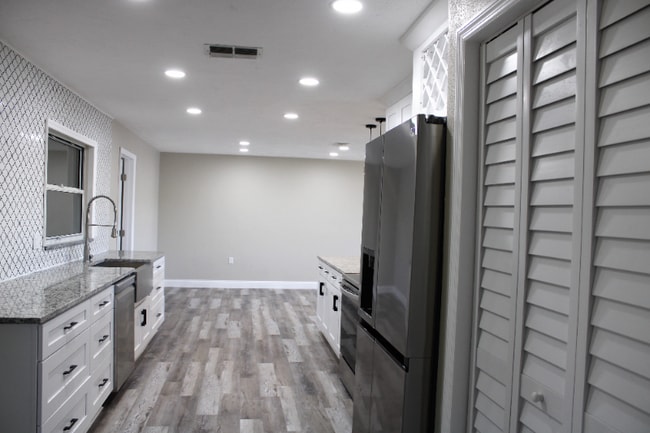 Photo - 208 S Lucille St