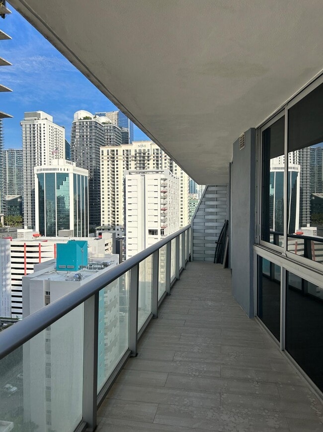 Photo - 1010 SW 2nd Ave Unidad 1806
