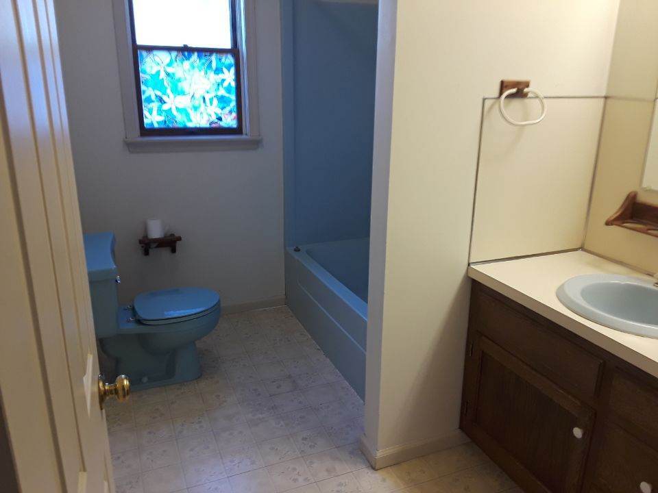 Bathroom - 406 State St Unidad 406 state st 3