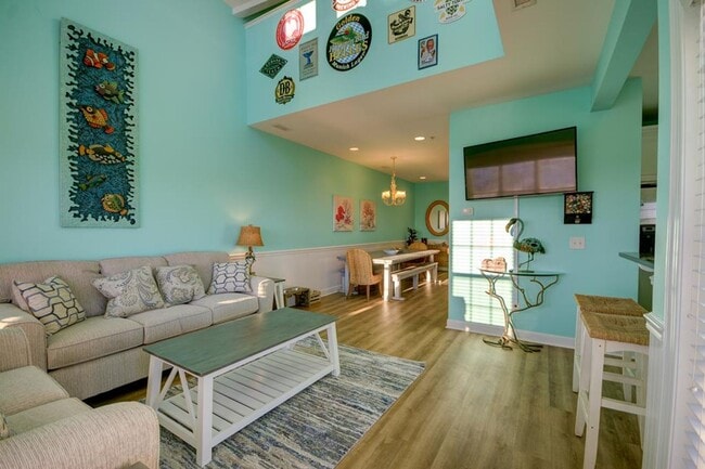Photo - 5BR, 4BA Townhome - Pet Friendly with Beac...