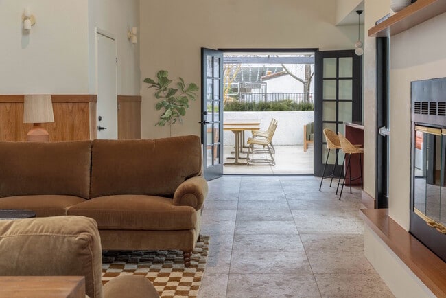 Salón para residentes | Apartamentos en Mira Vista Hills| Apartamentos en alquiler en Antioquía, CA - Mira Vista Hills