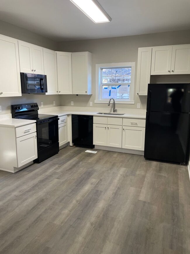 Photo - 628 Goldfloss St