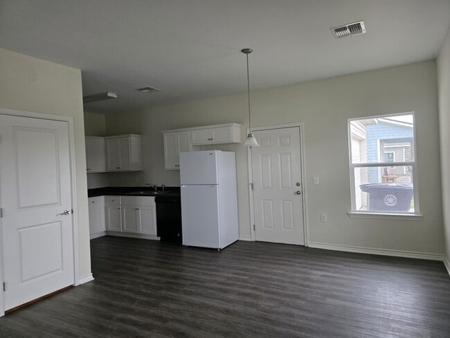 Photo - 3/2/2 Ready for Move In