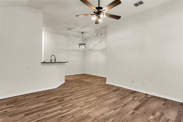 Photo - 404 Blake Ln