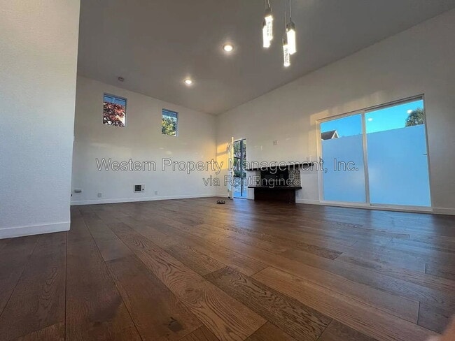Photo - 721B Clubhouse Dr