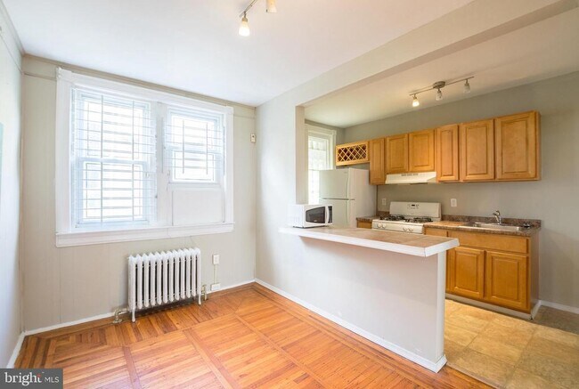 Photo - 5750 N Lambert St