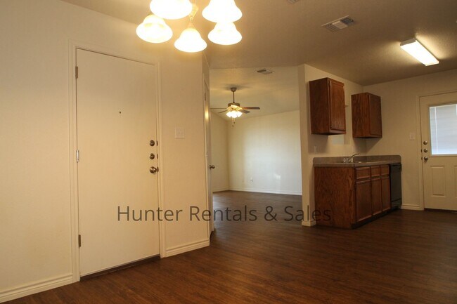 Photo - 1505 Justin Lp