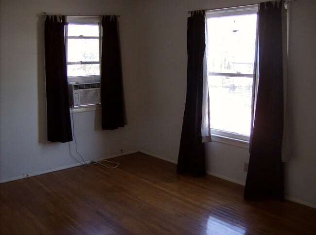 Building Photo - 4603 1/2 Marmion Way Unit 4603 1/2
