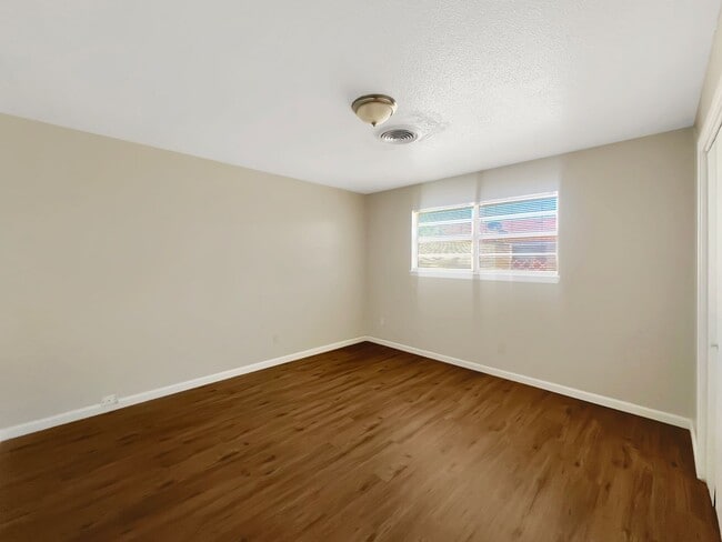 Photo - 519-521 East Sunset Circle Unit 521