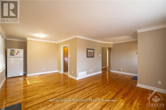 Photo - 147 Oakridge Blvd