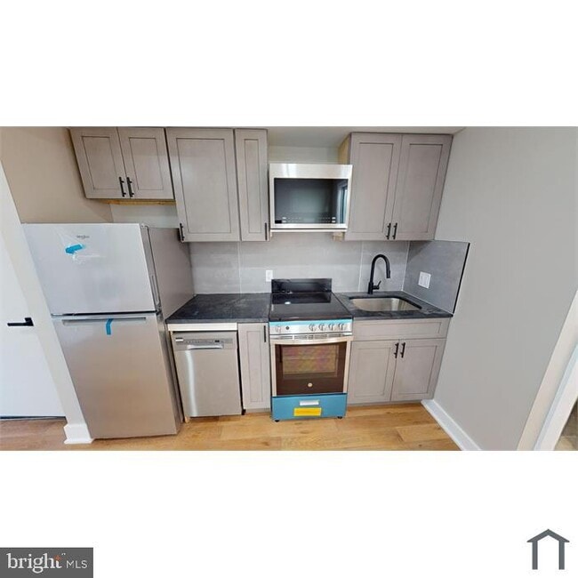 Photo - 1825 Providence St NE