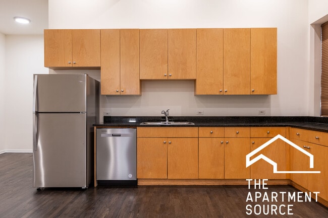 Photo - 1260 N Greenview Ave Unit 1