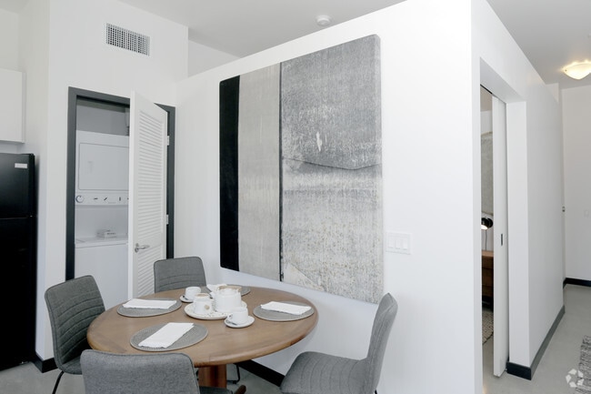 1BR, 1BA - 620 SF