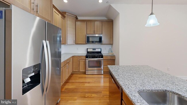Photo - 909 Lakeview Ct